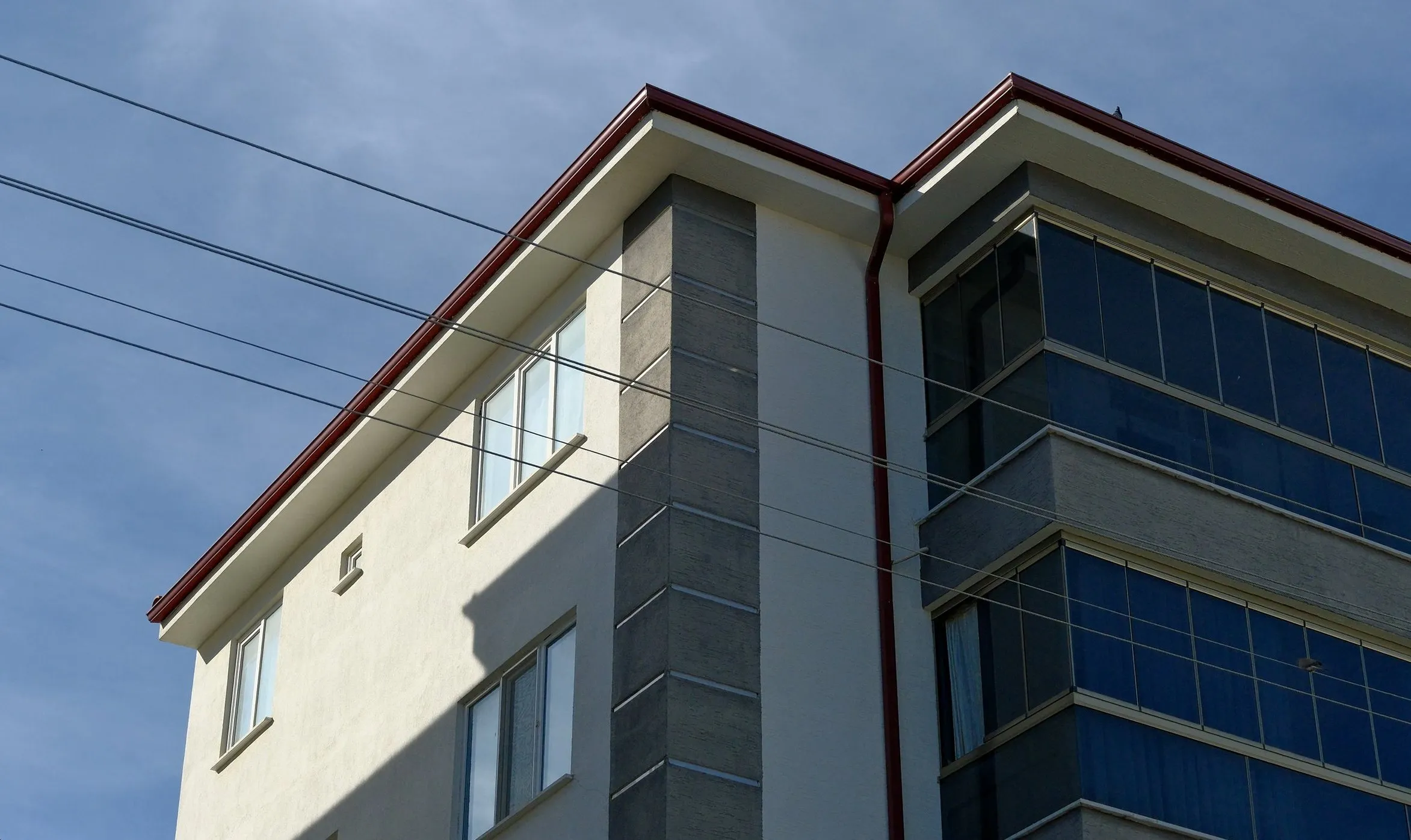 Çatı saçağı ve köşe detayı