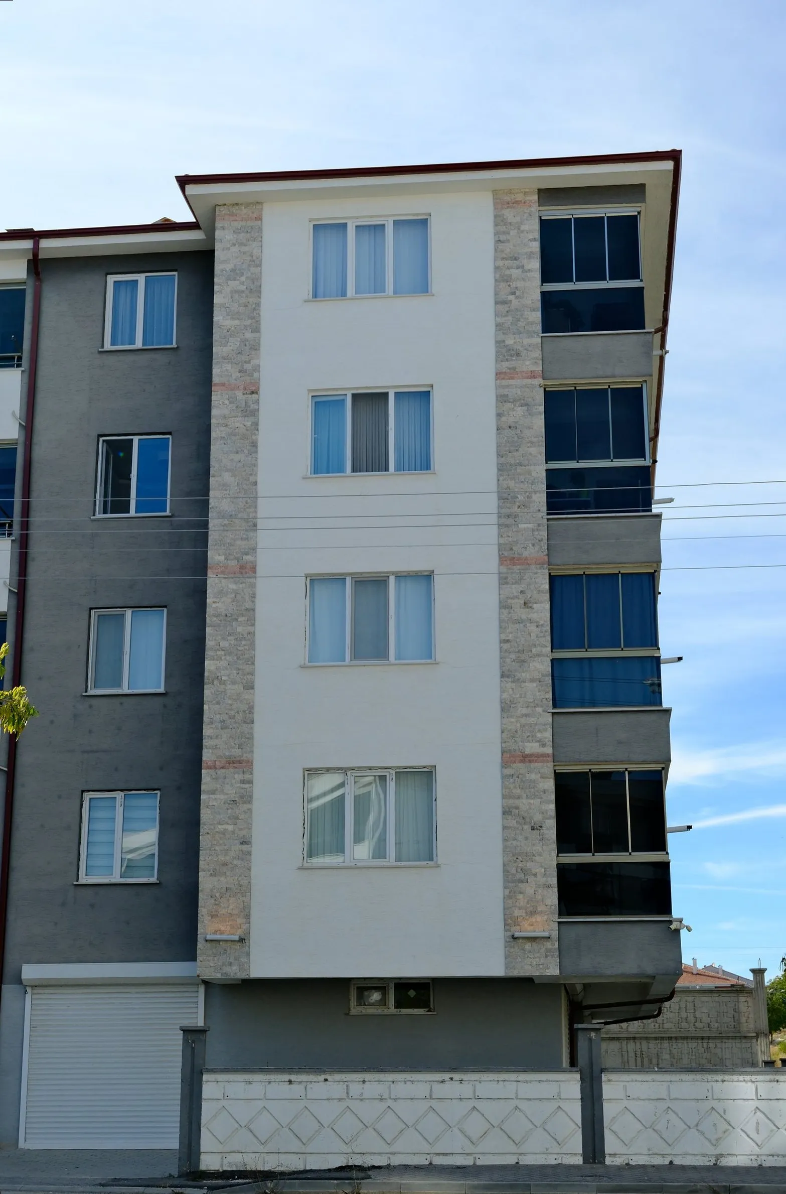 Dar cephe ve giriş katı